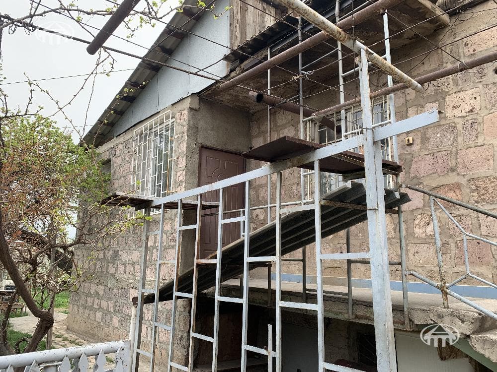 House · 3 rooms · 72 m² · Shengavit
