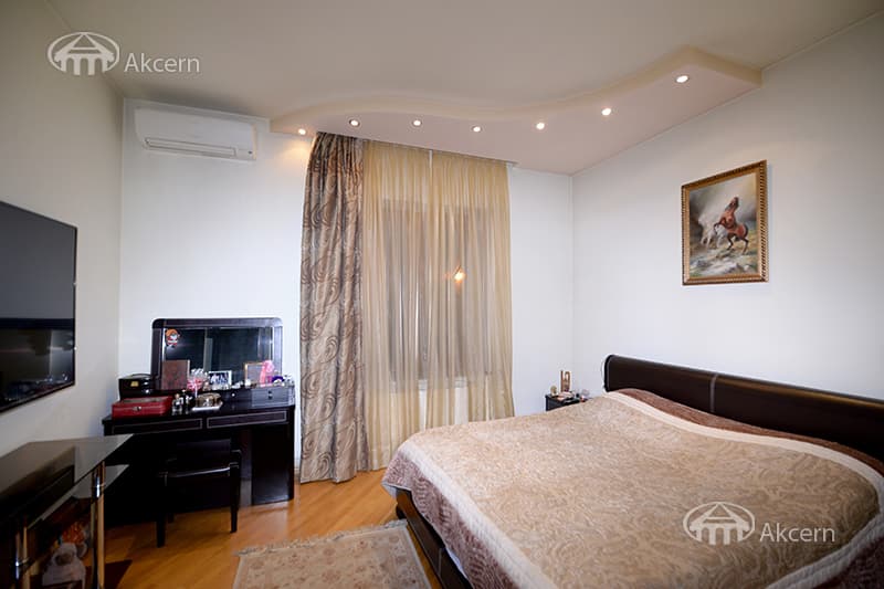 Mansion · 5 rooms · 340 m² · Arabkir