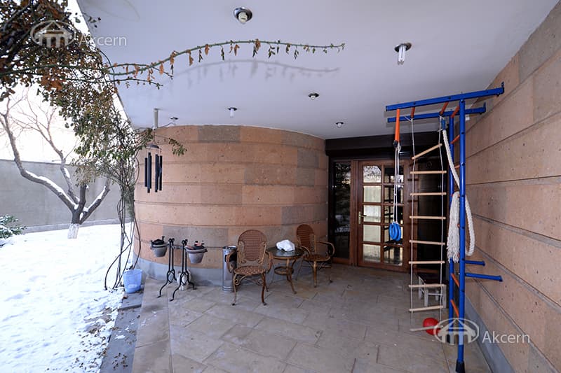 Особняк · 7 комн. · 650 м² · Кентрон