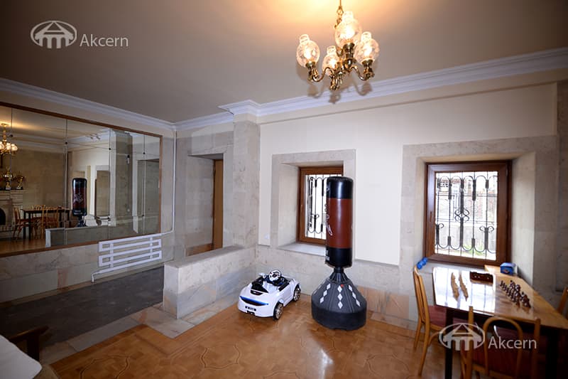 Առանձնատուն · 7 սեն. · 346 մ² · Կենտրոն
