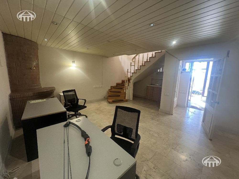Office · 180 m² · Kentron