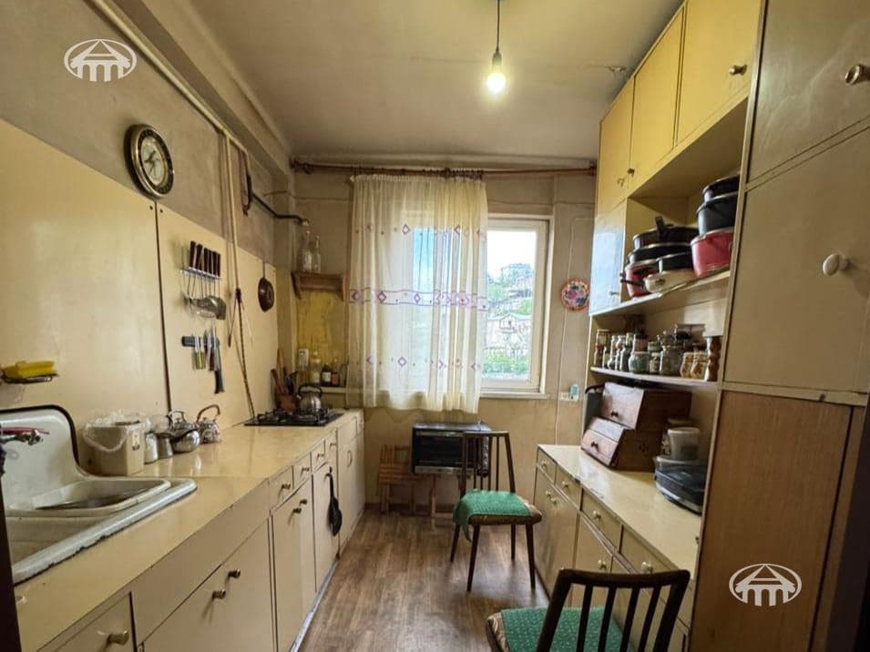 Apartment · 3 rooms · 106 m² · Kentron