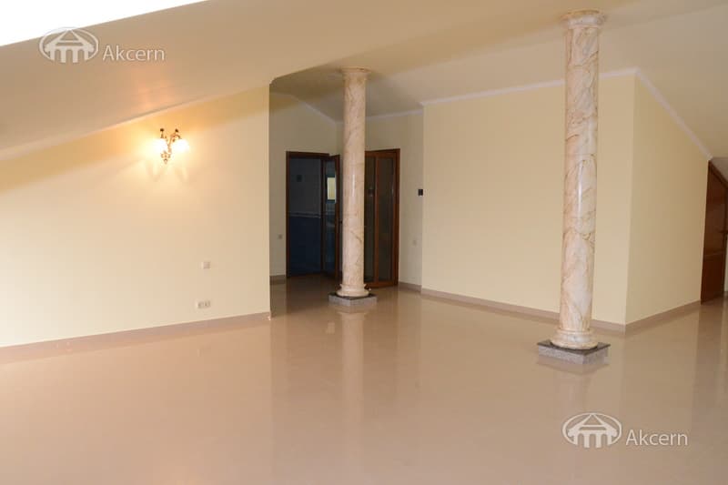 Առանձնատուն · 9 սեն. · 400 մ² · Քանաքեռ-Զեյթուն