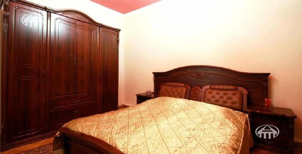 Առանձնատուն · 9 սեն. · 584 մ² · Կենտրոն