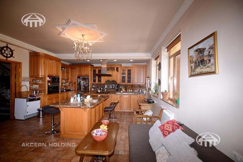 Mansion · 9 rooms · 671 m² · Arabkir