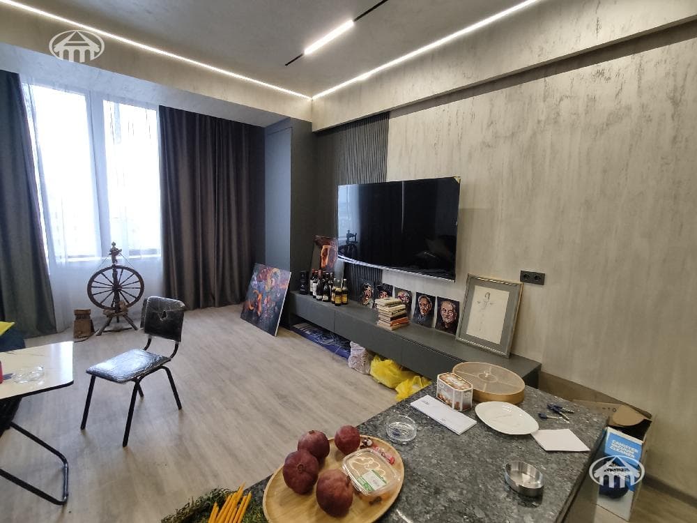 Apartment · 2 rooms · 61 m² · Kentron