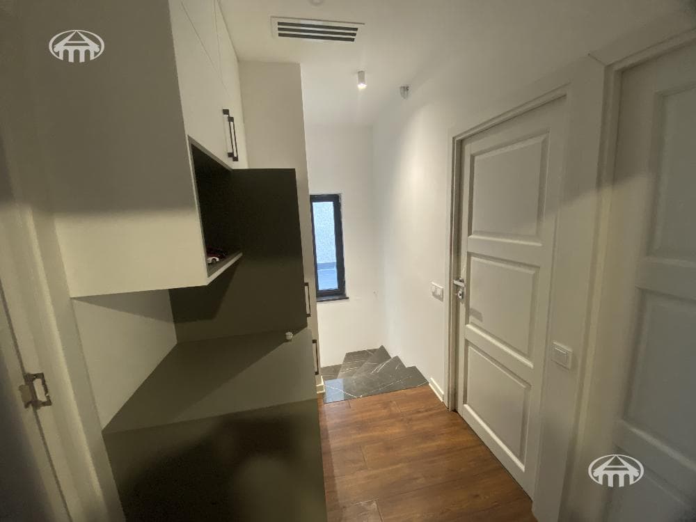 Дом · 5 комн. · 180 м² · Аван