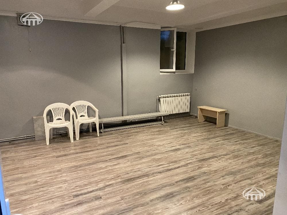 Գրասենյակ · 141 մ² · Կենտրոն
