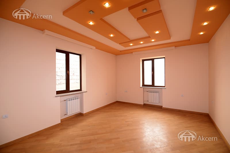 Mansion · 6 rooms · 347 m² · Kentron