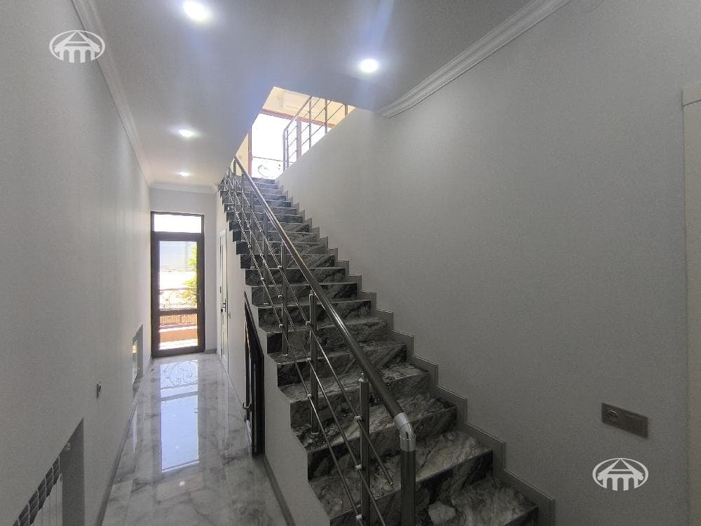 Офис · 270 м² · Давташен