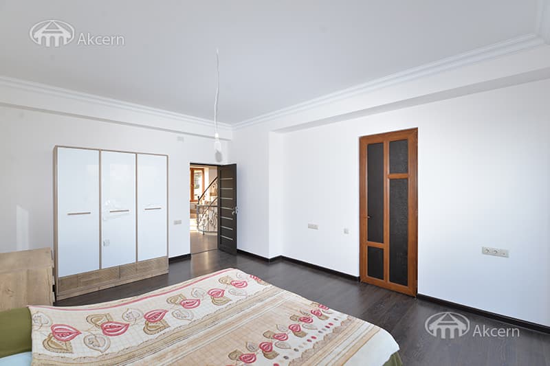 Особняк · 9 комн. · 720 м² · Канакер-Зейтун