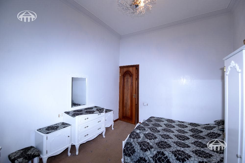Սեփական տուն · 4 սեն. · 285 մ² · Էրեբունի