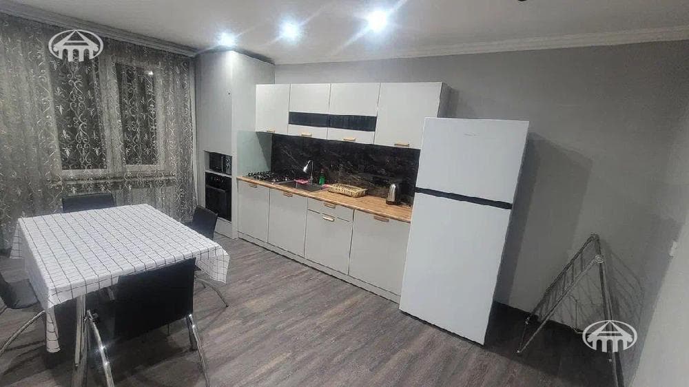 Առանձնատուն · 9 սեն. · 584 մ² · Կենտրոն