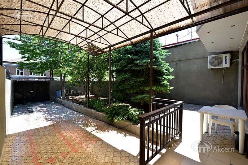 Квартира · 3 комн. · 140 м² · Арабкир