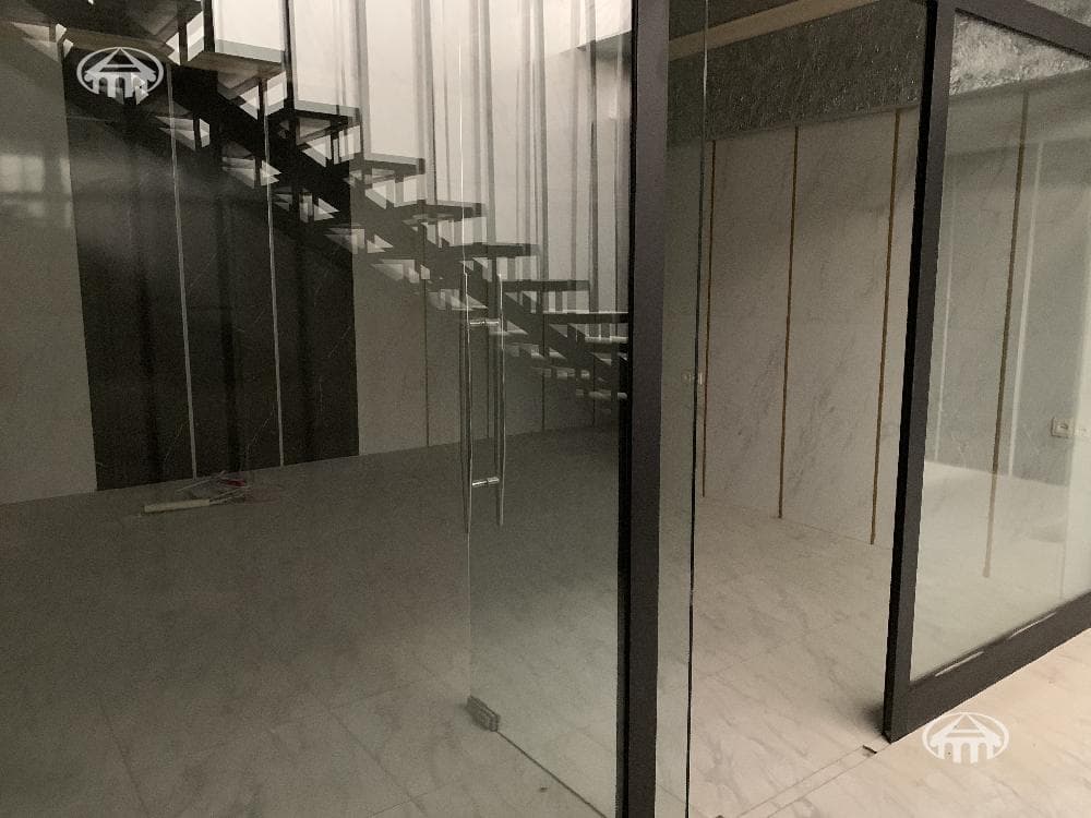 Խանութ · 606 մ² · Կենտրոն