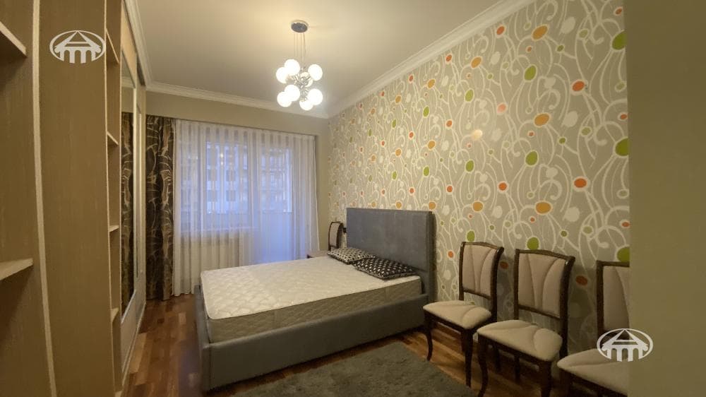 Apartment · 3 rooms · 160 m² · Kentron