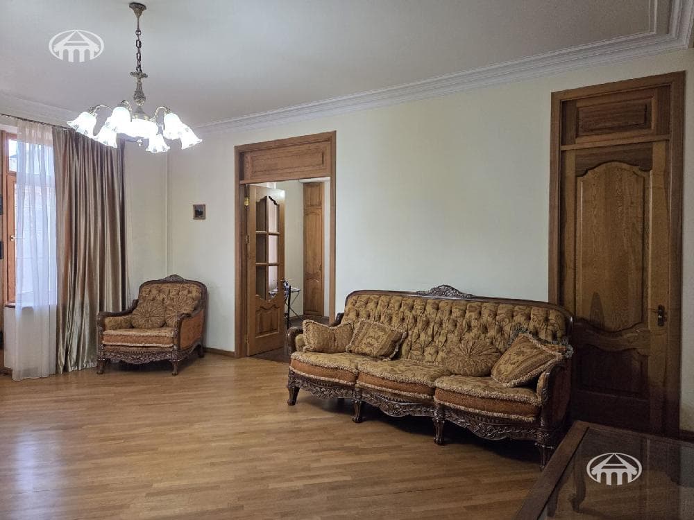 Дом · 6 комн. · 540 м² · Арабкир