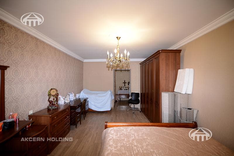 House · 5 rooms · 162 m² · Kentron