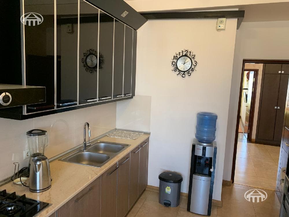 Apartment · 3 rooms · 97 m² · Kentron