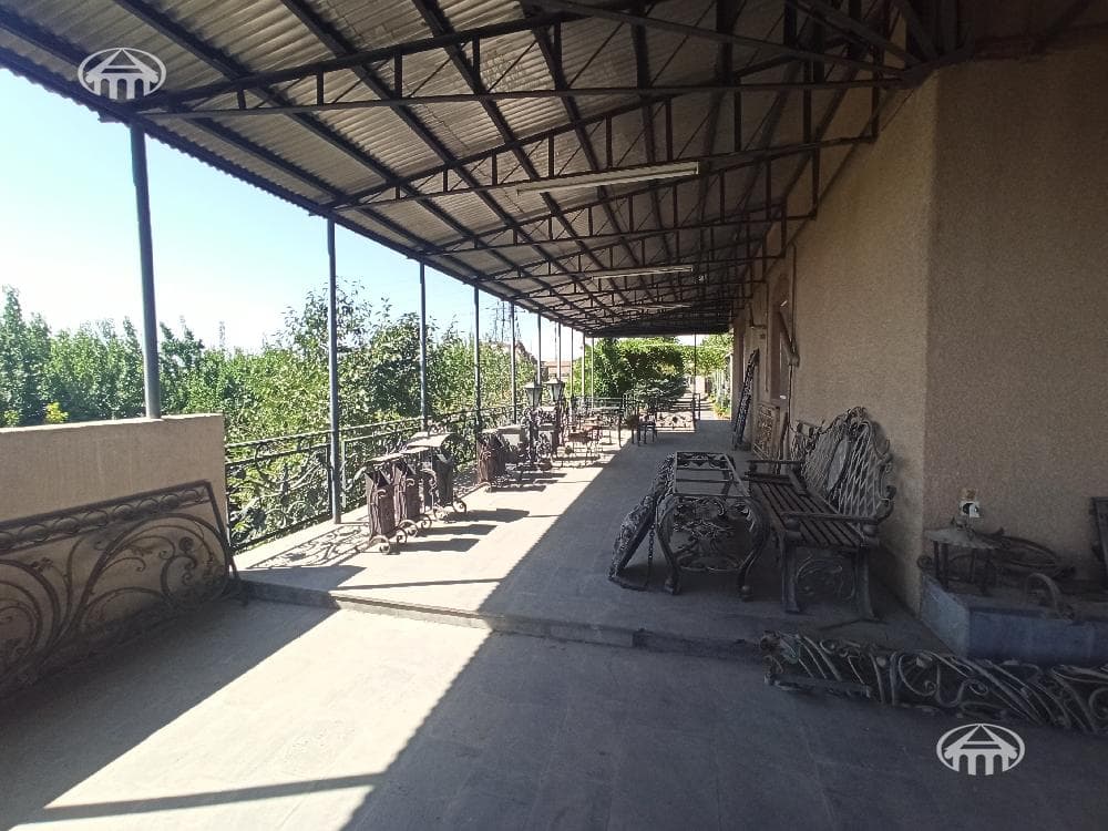 House · 8 rooms · 459 m² · Nor Nork