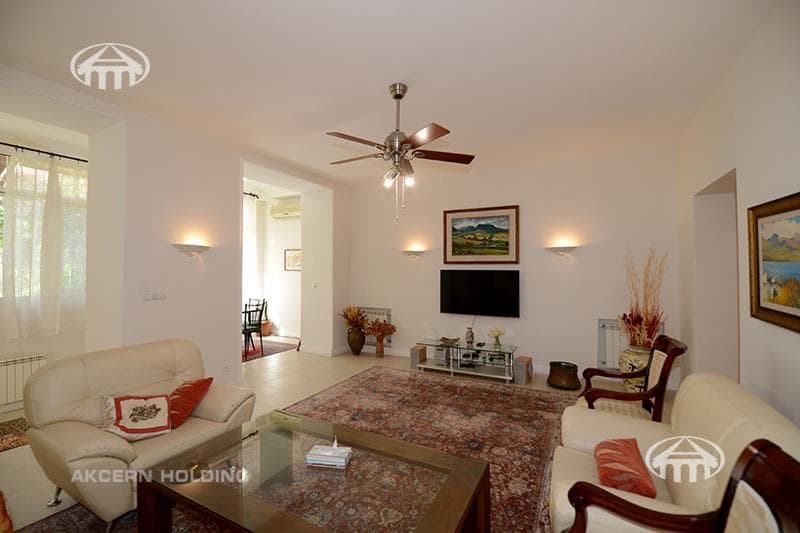 Apartment · 5 rooms · 270 m² · Kentron