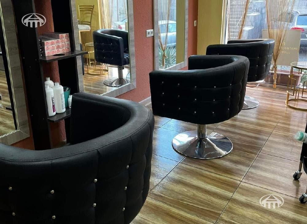 Retail · 52 m² · Avan