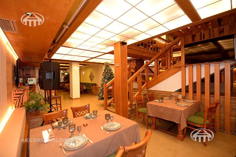 Restaurant · 497 m² · Kentron