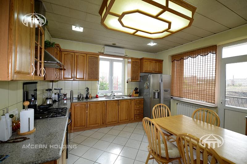 Mansion · 8 rooms · 390 m² · Arabkir