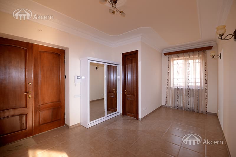 Особняк · 4 комн. · 240 м² · Аджапняк