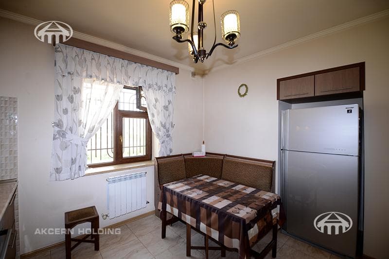 House · 5 rooms · 162 m² · Kentron