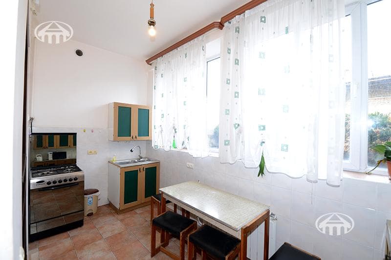 House · 6 rooms · 273 m² · Arabkir