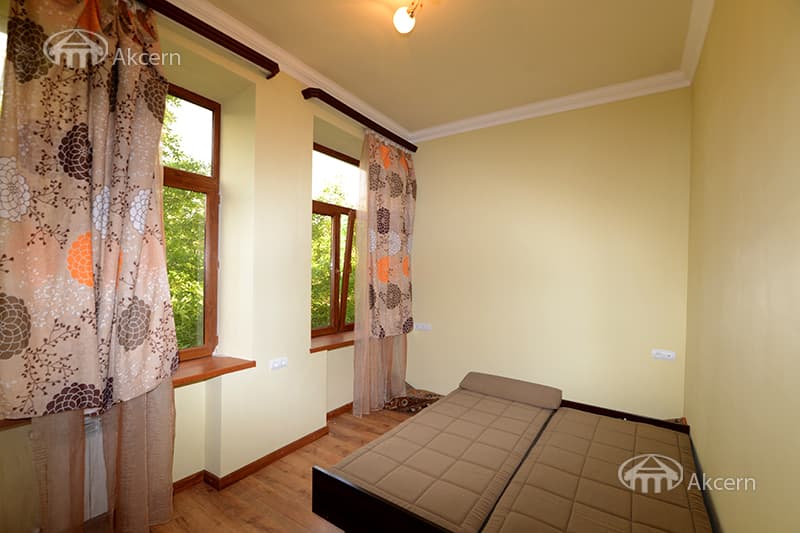 Apartment · 3 rooms · 90 m² · Kentron
