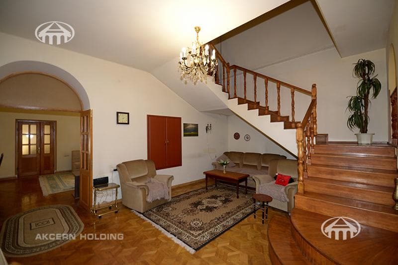 House · 5 rooms · 220 m² · Arabkir