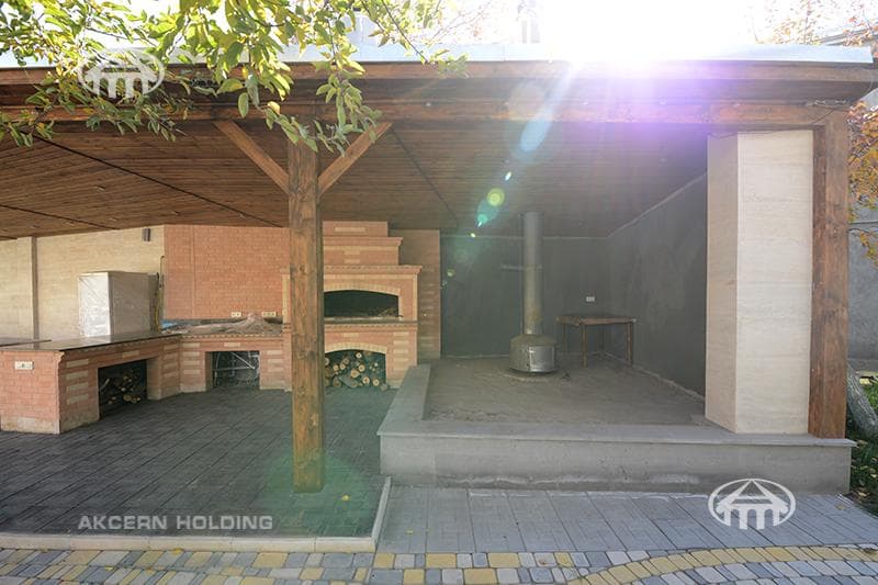 Mansion · 5 rooms · 350 m² · Garni