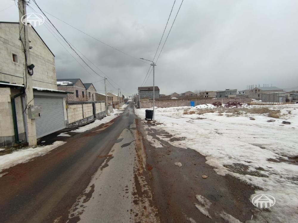 Участок · 1 300 м² · Зовуни