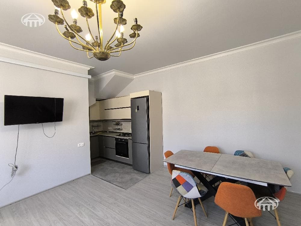 House · 4 rooms · 115 m² · Kentron