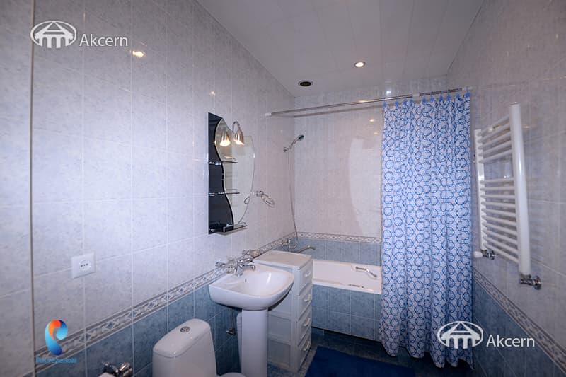 House · 3 rooms · 90 m² · Kentron