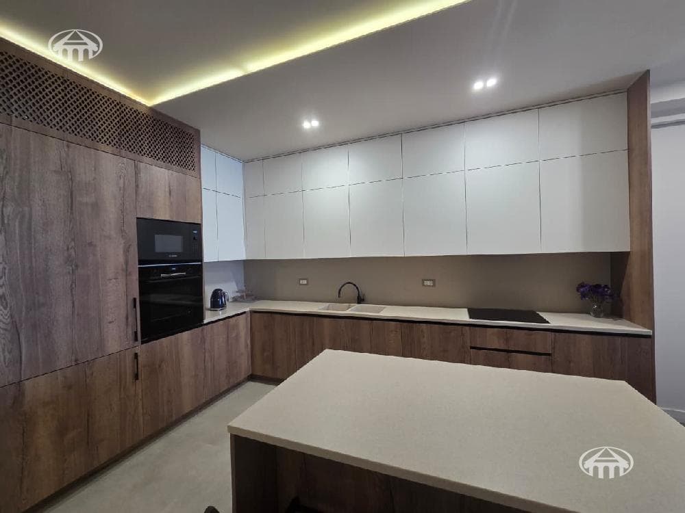 Квартира · 4 комн. · 131 м² · Арабкир