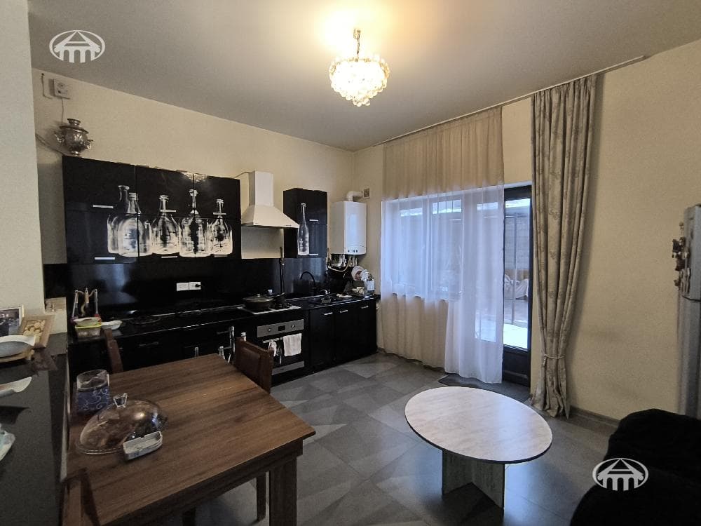 Mansion · 4 rooms · 177 m² · Avan