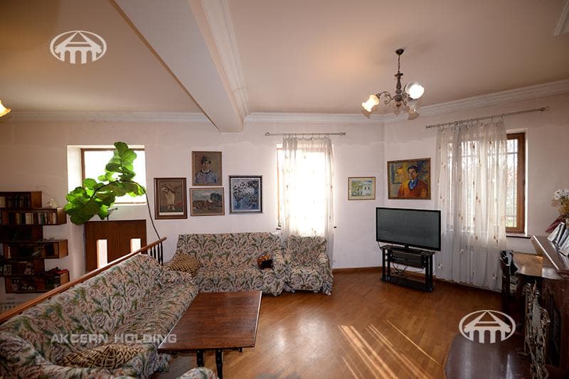 Mansion · 9 rooms · 560 m² · Kentron