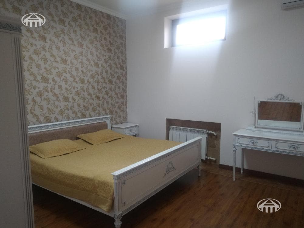 House · 3 rooms · 130 m² · Erebuni