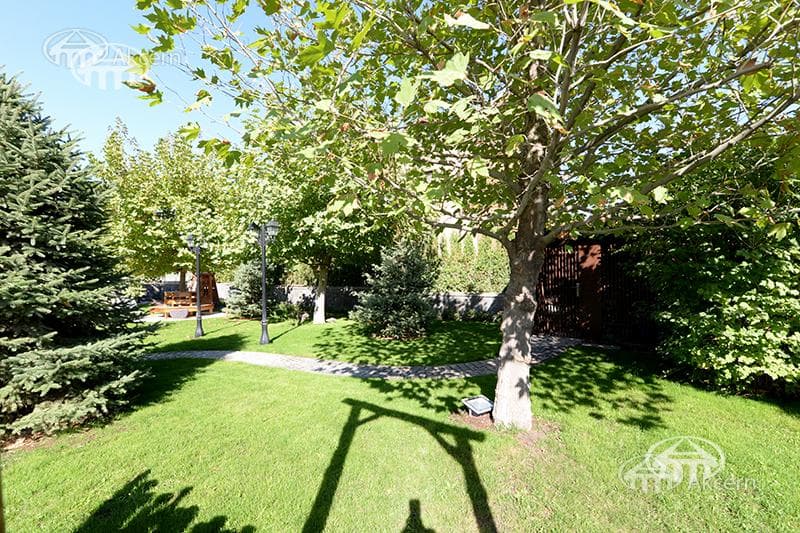 Mansion · 5 rooms · 1,014 m² · Vahagni