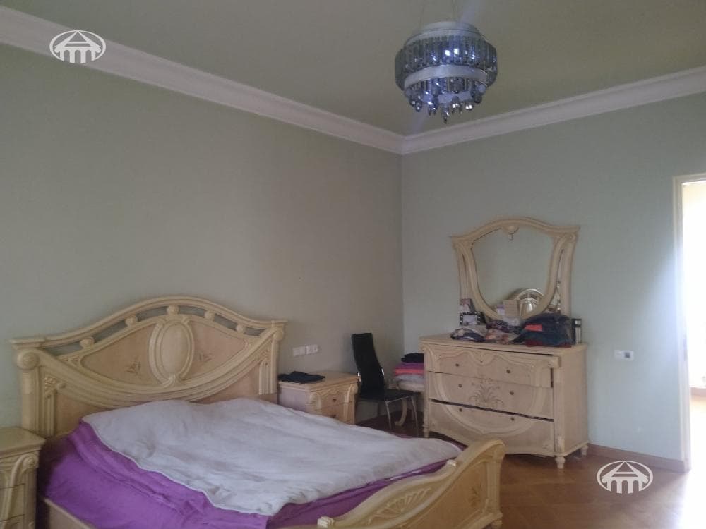 Особняк · 4 комн. · 363 м² · Кентрон