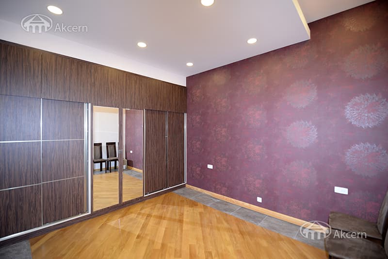 House · 5 rooms · 500 m² · Ajapnyak