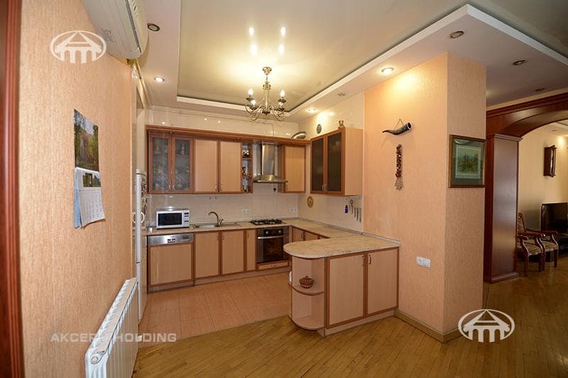 Apartment · 5 rooms · 166 m² · Kentron