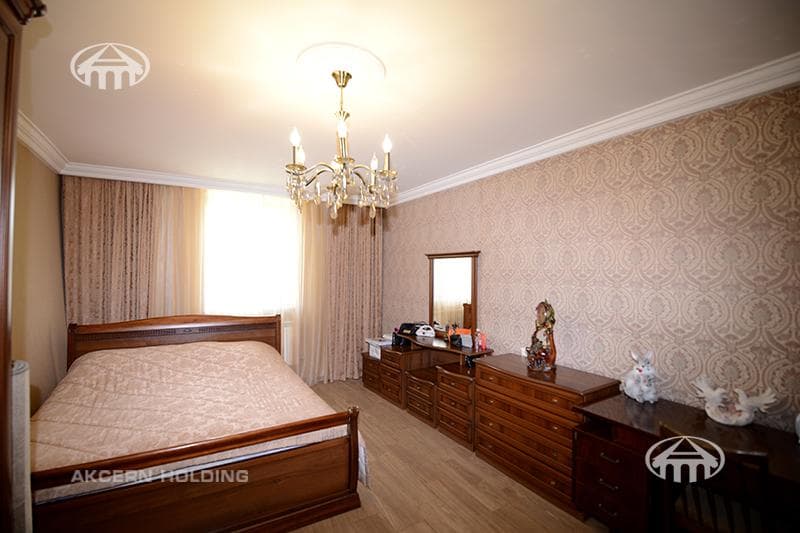 House · 5 rooms · 162 m² · Kentron
