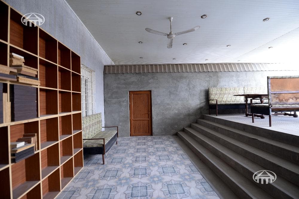 Սեփական տուն · 4 սեն. · 285 մ² · Էրեբունի