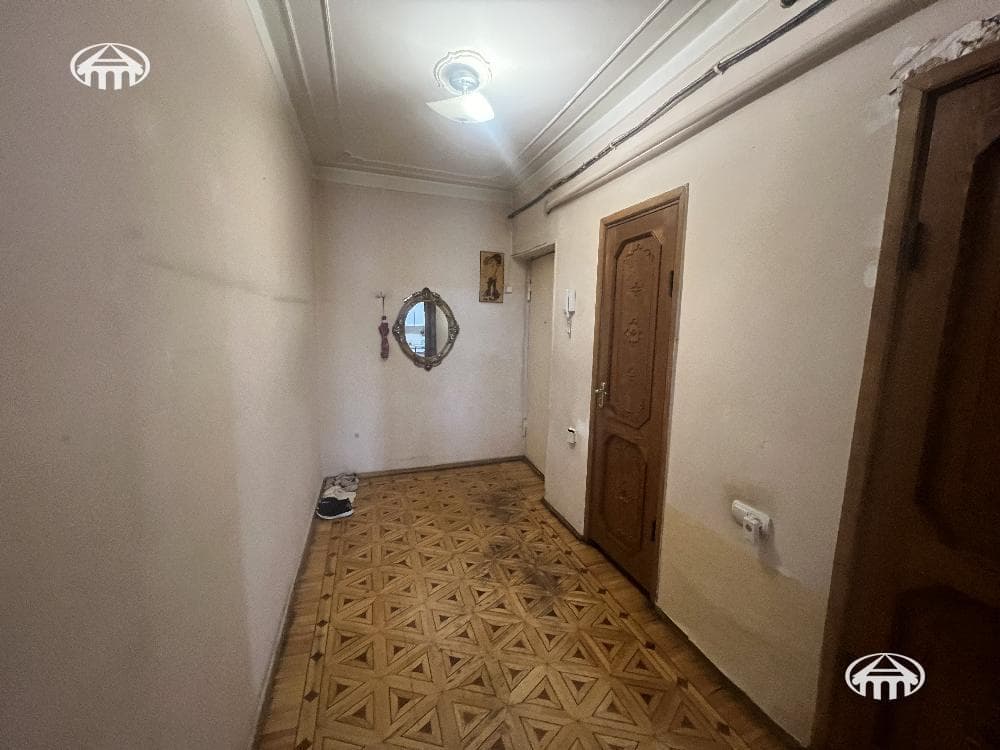 Apartment · 2 rooms · 61 m² · Kentron