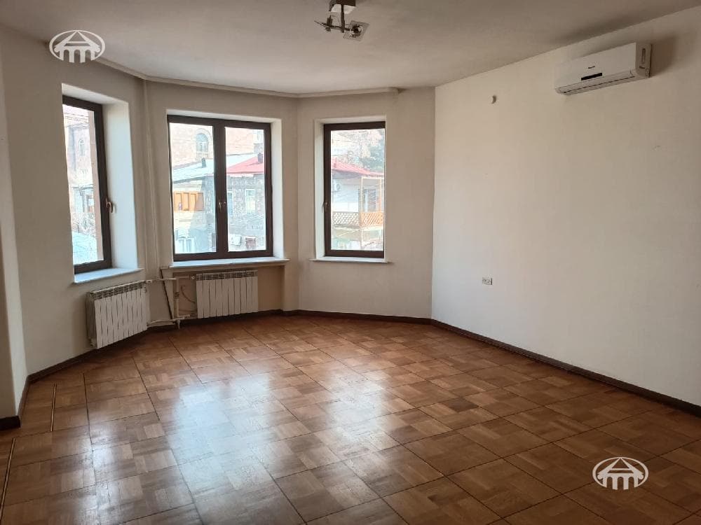 Mansion · 7 rooms · 517 m² · Kentron