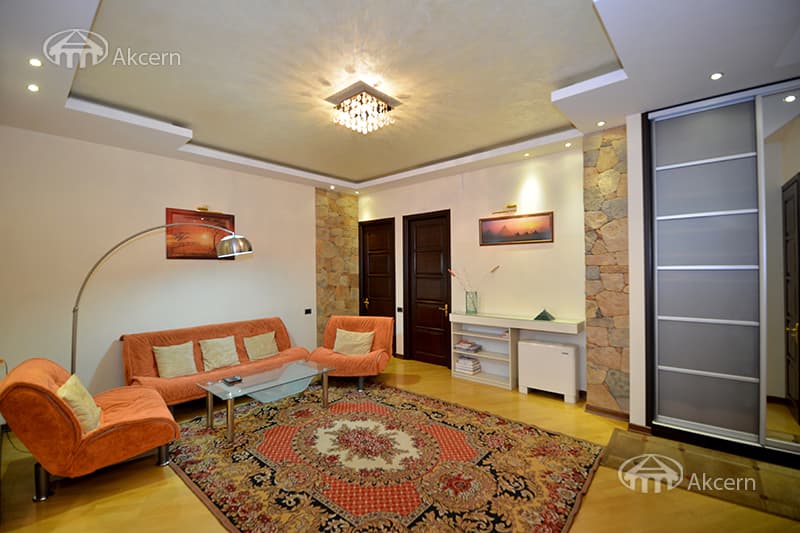 Բնակարան · 3 սեն. · 160 մ² · Կենտրոն